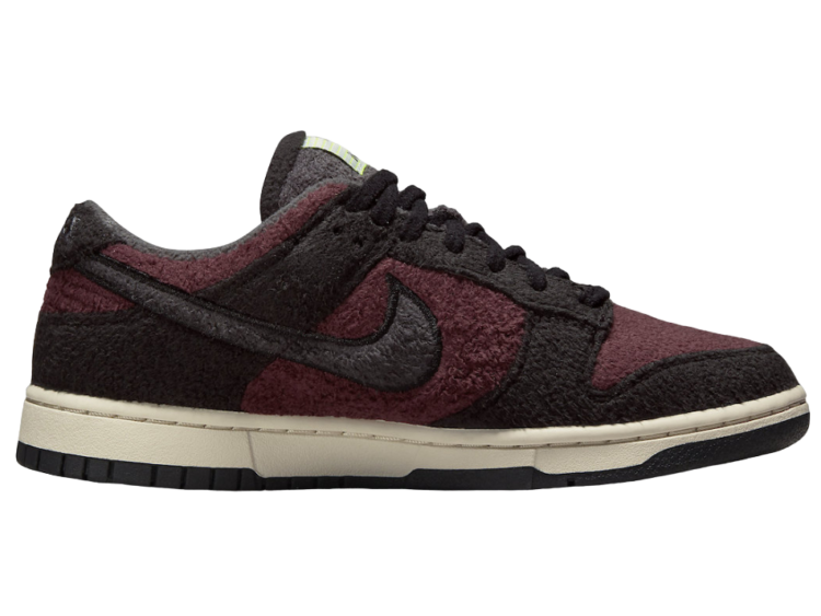nike dunk low se fleece pack burgundy crush (w)