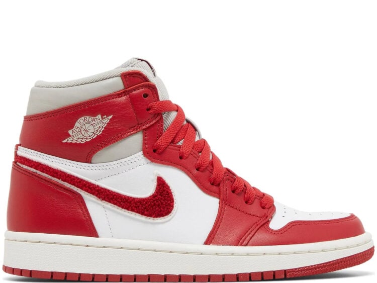 nike air jordan 1 retro high og varsity red (w)