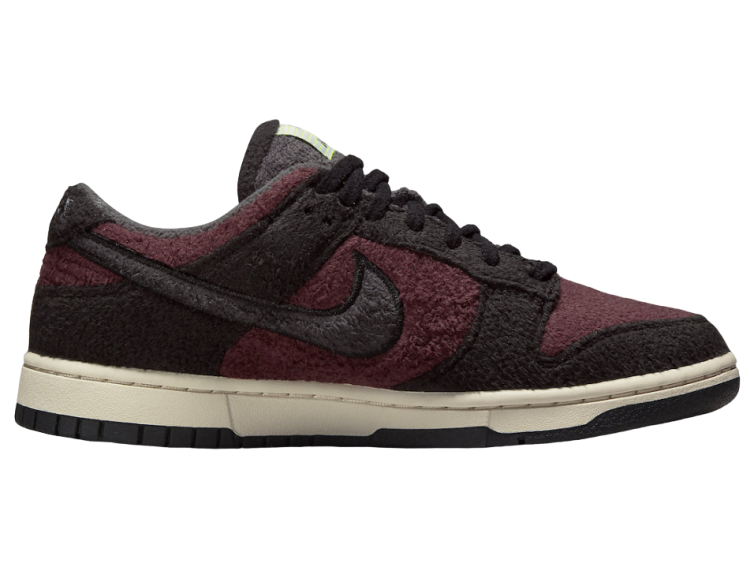 nike dunk low se fleece pack burgundy crush (w)