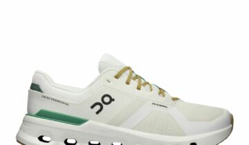 On Running Cloudrunner 2 White Green