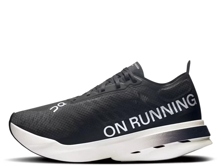 On Running Cloudboom Strike Black White (W)