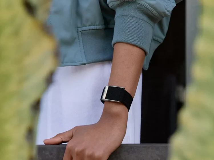 Whoop MG Obsidian with Titanium SuperKnit Luxe Band - 12 Month Life Membership