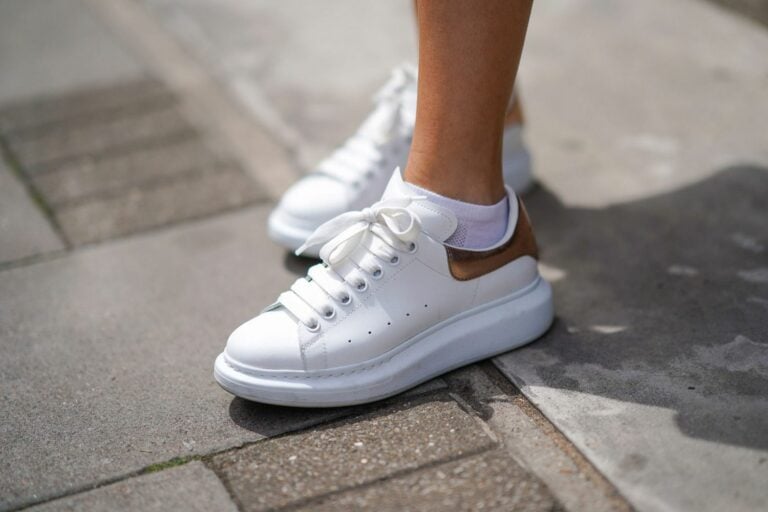 070921 mcqueen sneakers lead 2000 d053d1833214437d9d254a8412d43780