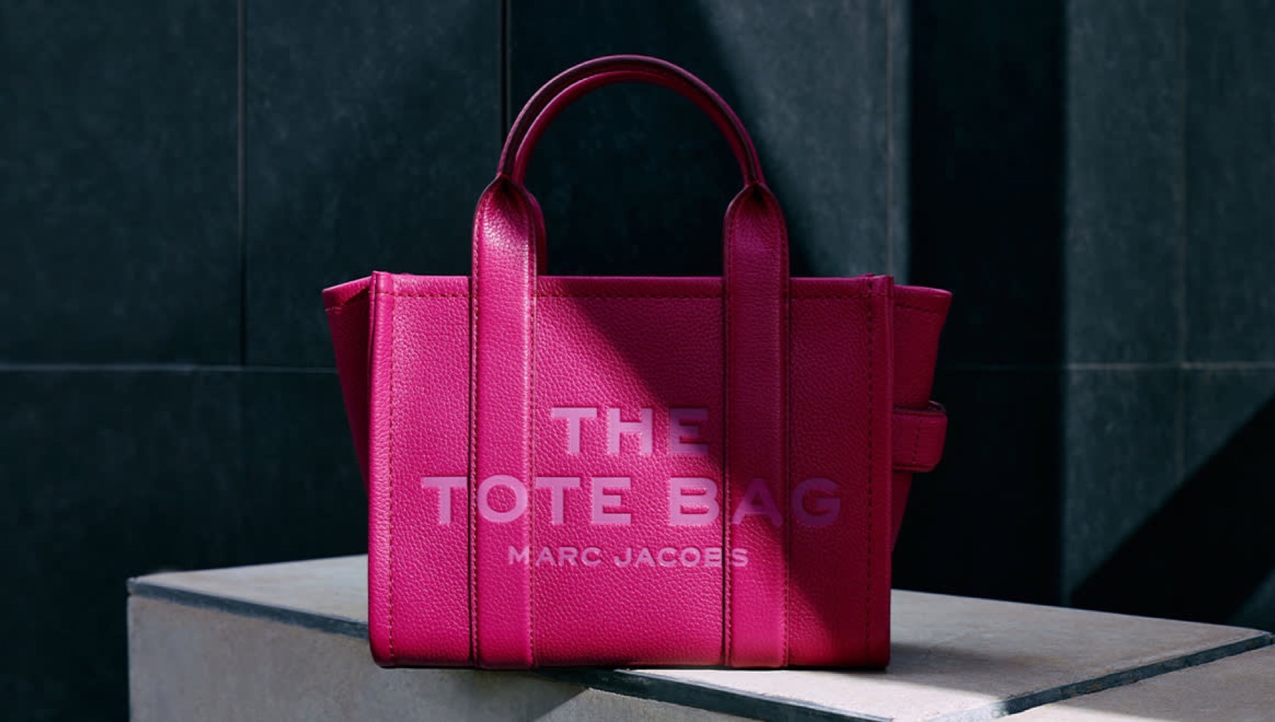 Marc Jacobs Tote Bag boyut karsilastirmasi rehberi
