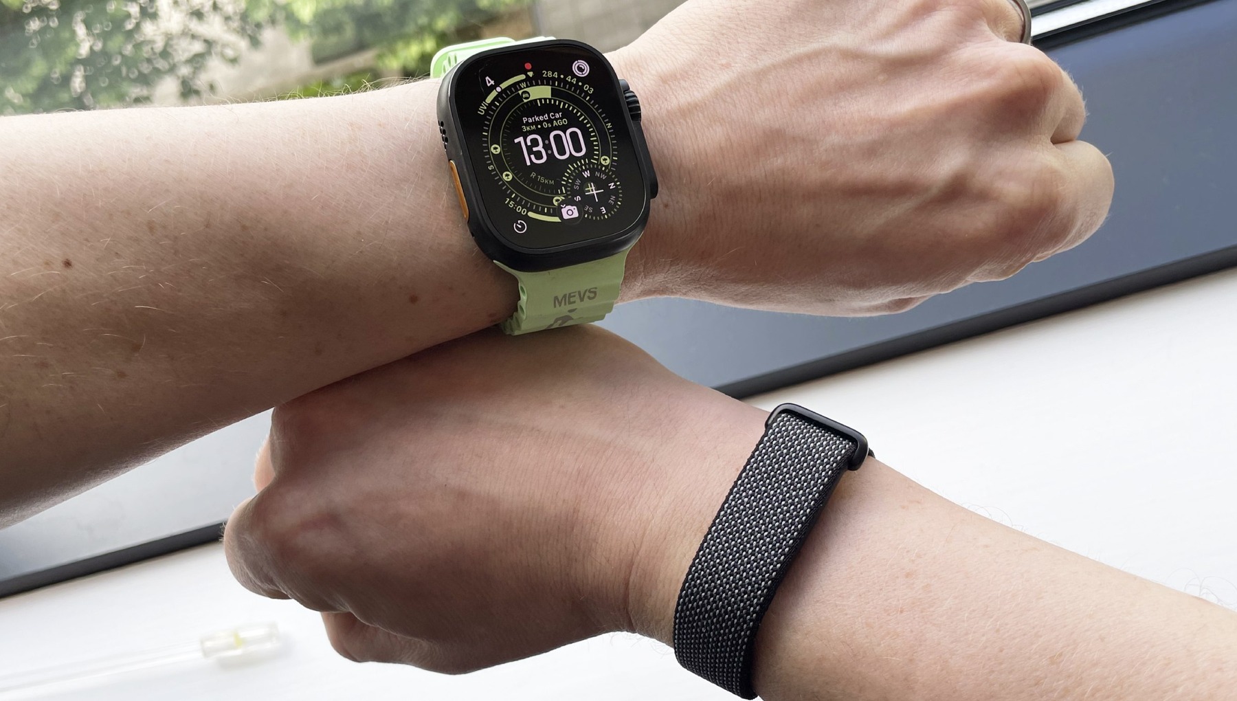 Fitbit ve Apple Watch karsilastirma Sneaker Baker