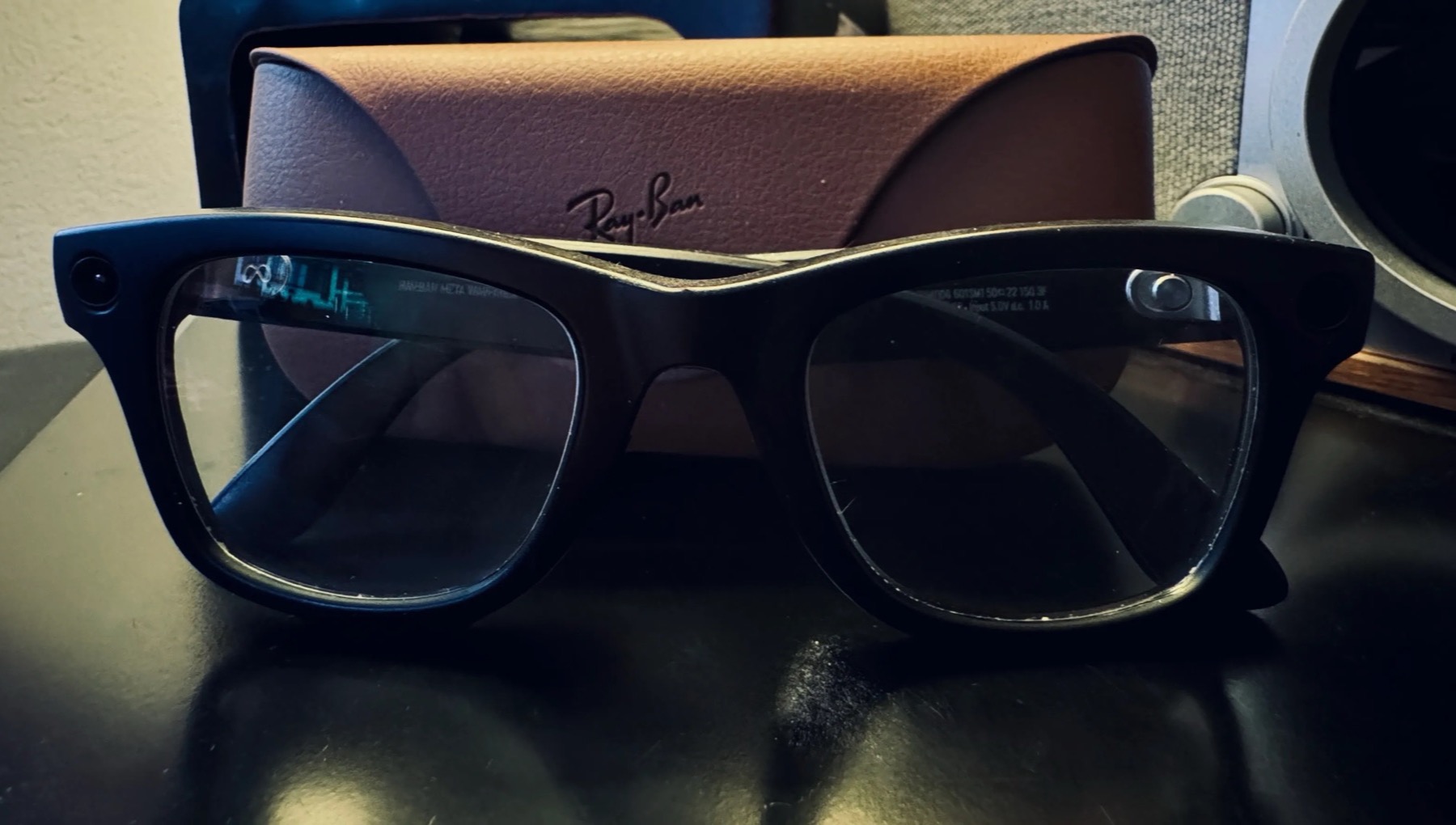Meta Akıllı Gözlük Rehberi 2026: Ray-Ban, Oakley ve Starfire Hangisi Alınmalı? Sneaker Baker