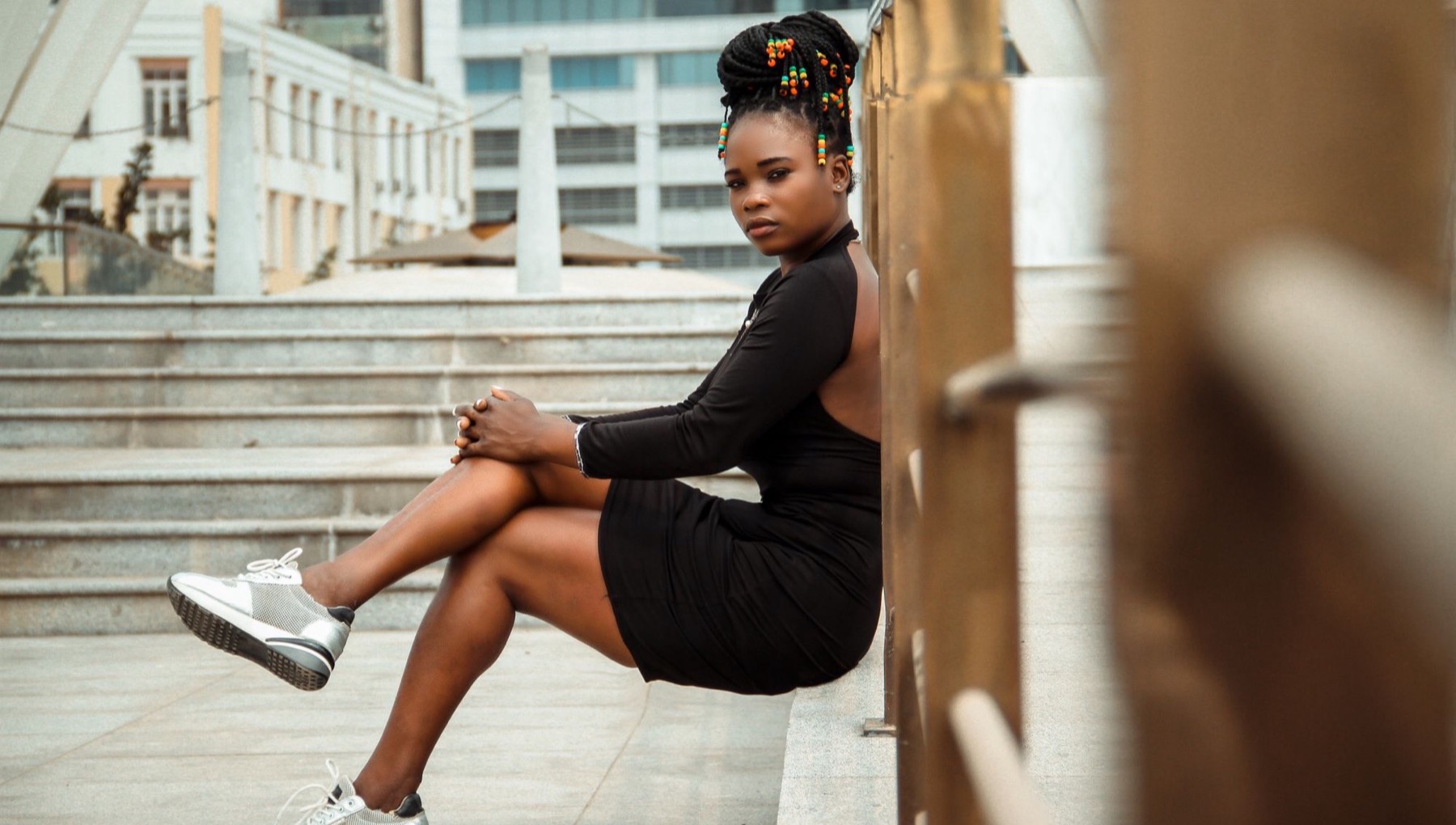 Sneaker Elbise Kombini 2026: Hangi Model Hangi Elbiseyle Giyilir? Sneaker Baker