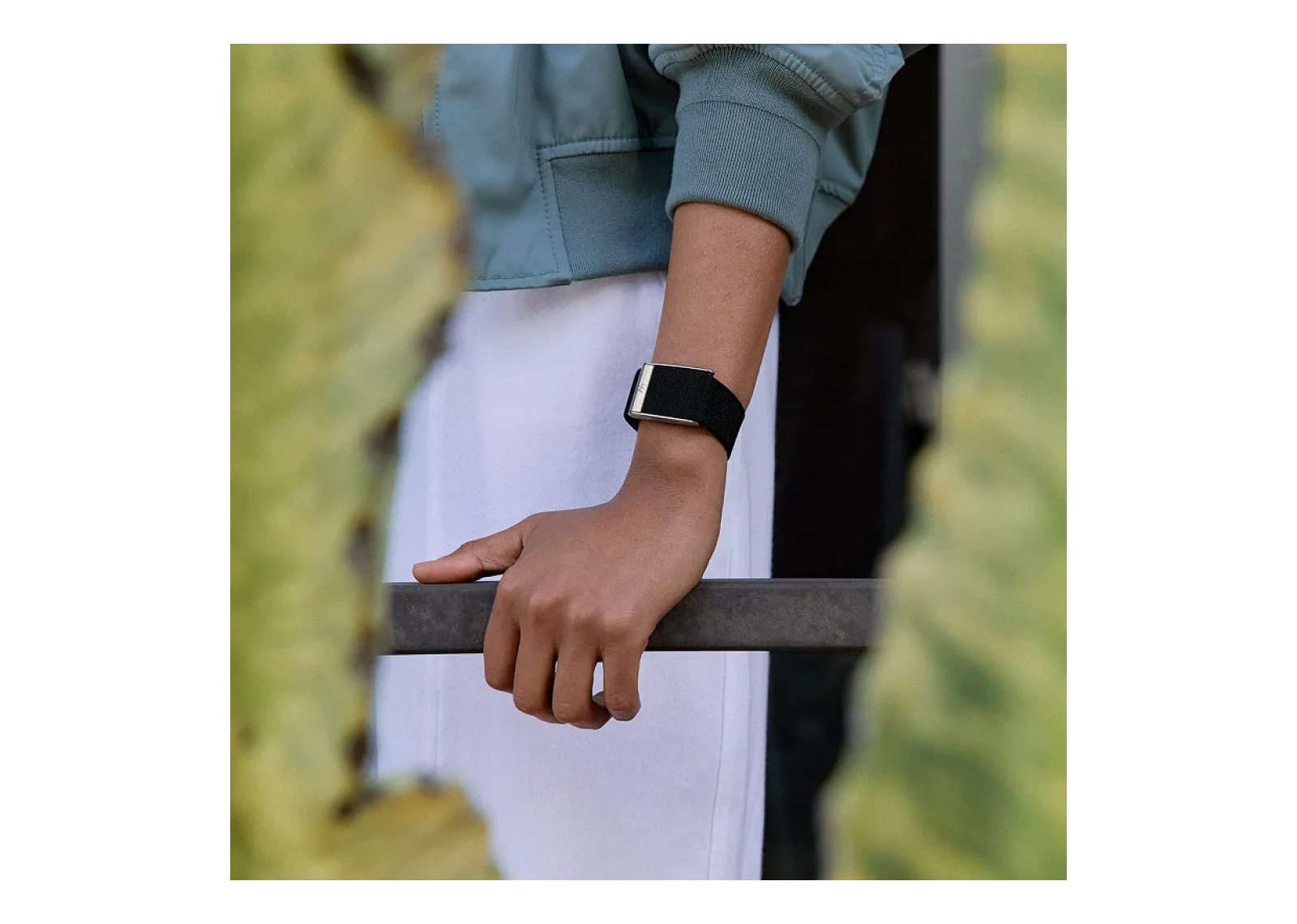 Whoop Obsidian with Titanium SuperKnit Luxe Band - görsel 2