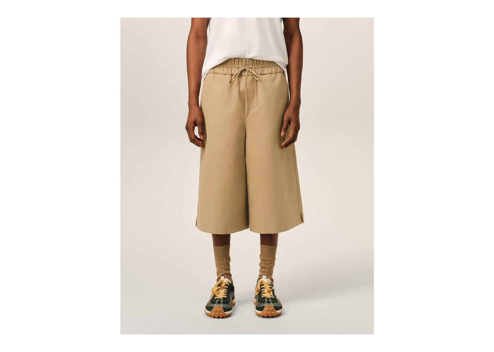 Ami Paris Large Elasticated Cotton and Linen Bermuda Shorts Mastic Beige - görsel 3