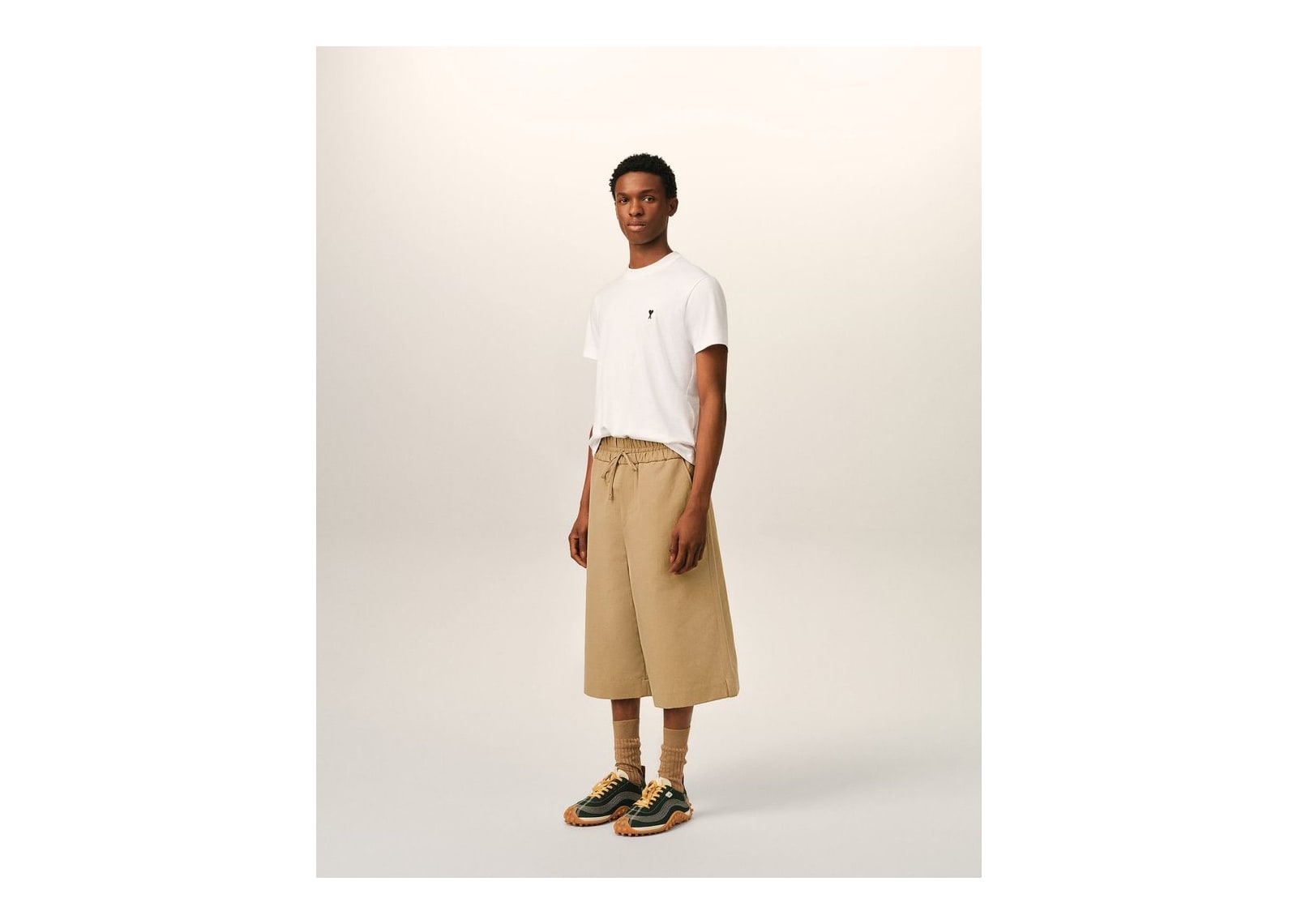 Ami Paris Large Elasticated Cotton and Linen Bermuda Shorts Mastic Beige - görsel 6