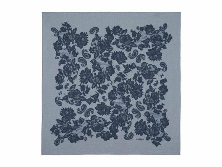 Kujten Large Bandana Helia Lace Flannel Grey