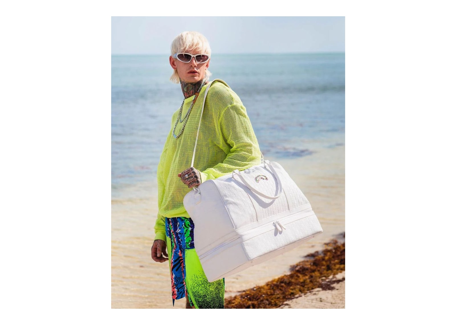 Sprayground Shark Trip Stiletto Duffle White - görsel 2