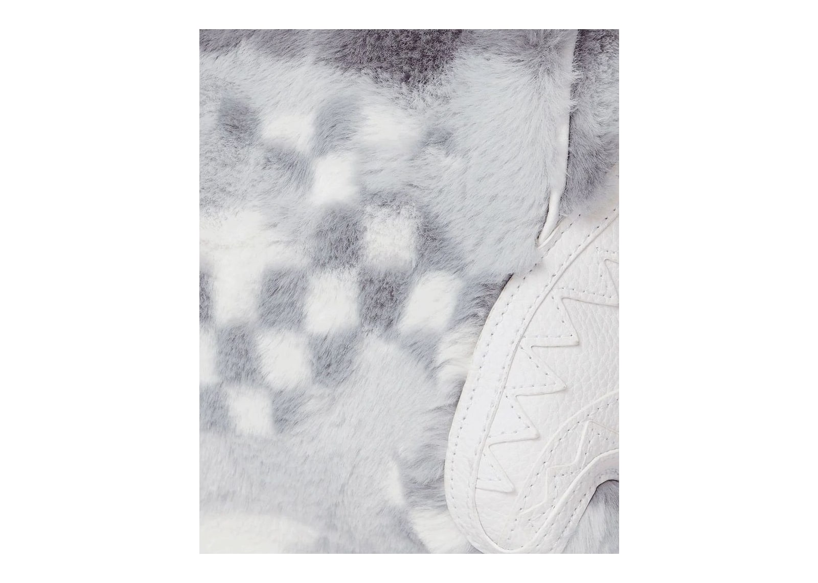 Sprayground White 3AM Fur Mini Duffle White - görsel 10
