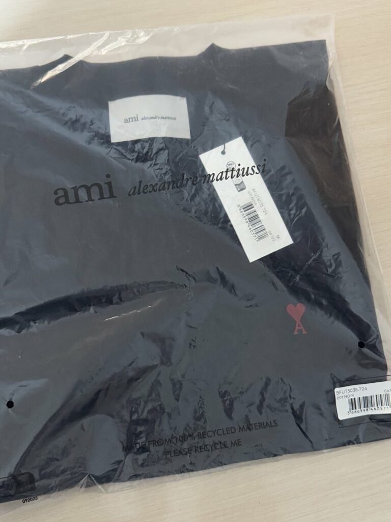 Müşteri fotoğrafı: Ami Paris Ami De Coeur Classic Fit T-Shirt Black/Red