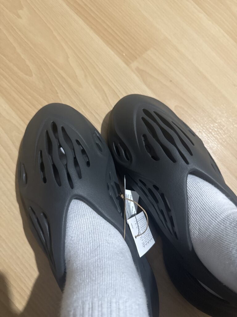 Müşteri fotoğrafı: adidas Yeezy Foam RNR Carbon